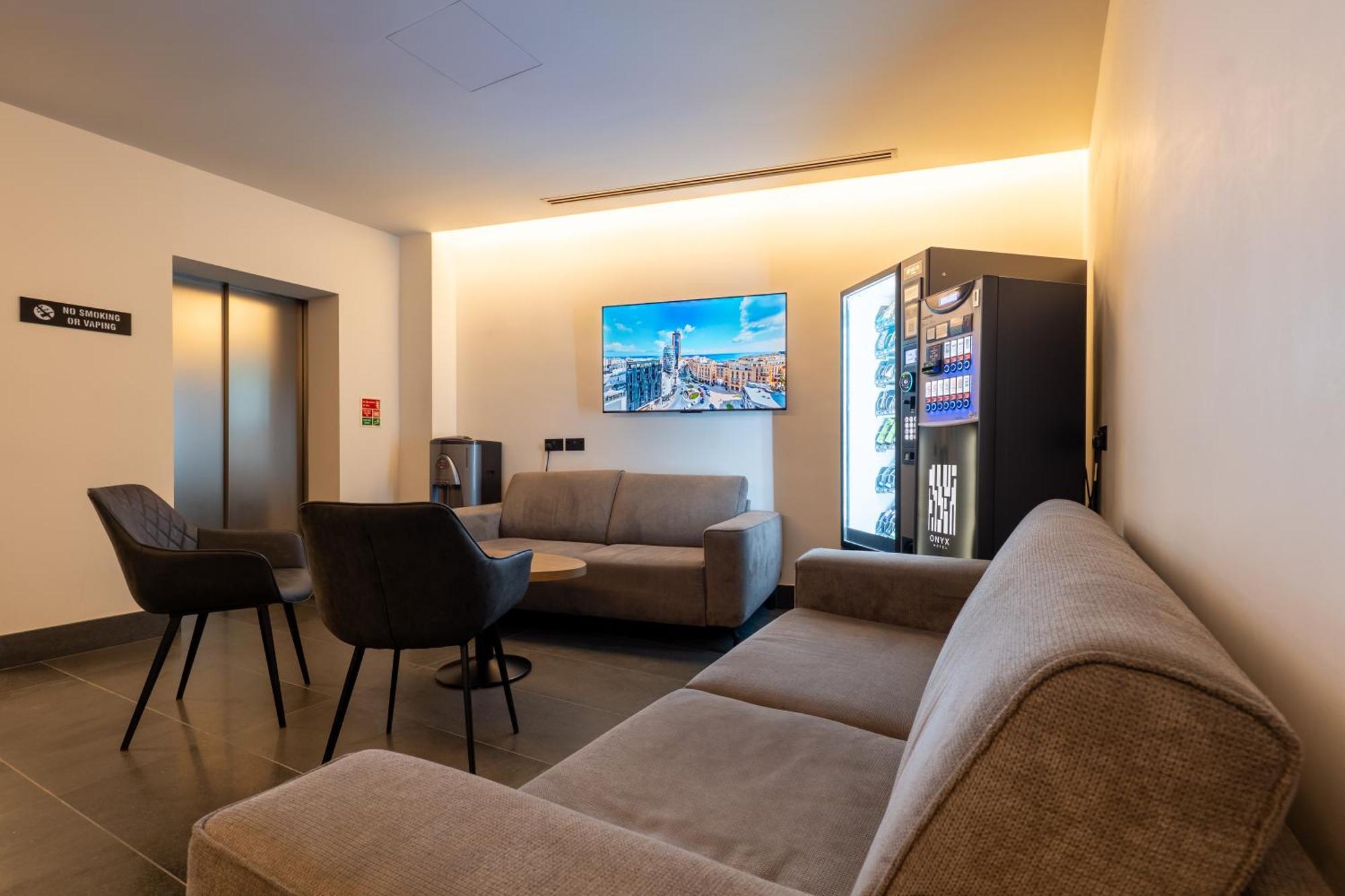 Onyx Hotel Сент Джулианс Экстерьер фото